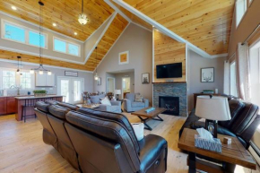 Gorgeous Conway Home A/C, Hot Tub & Full Game Room